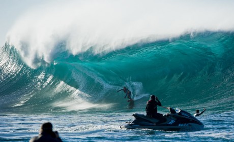 MW_110518_D3s_StormSurfers_0805 safe