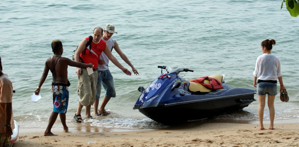 Phuket Jet-ski scammers shut down